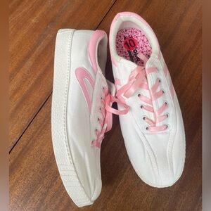 Tretorn Size 10 Women’s Sneakers